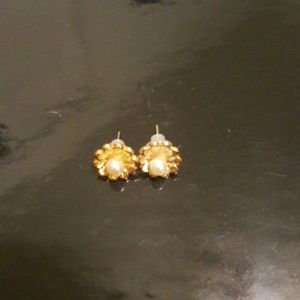 "Pearl" stud with flower enhancer